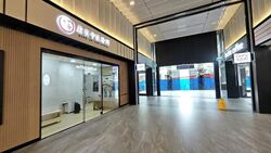 Sceneca Square (D16), Retail #636293011